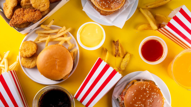 Dev fast food zinciri Türkiye’ye resmen geri döndü